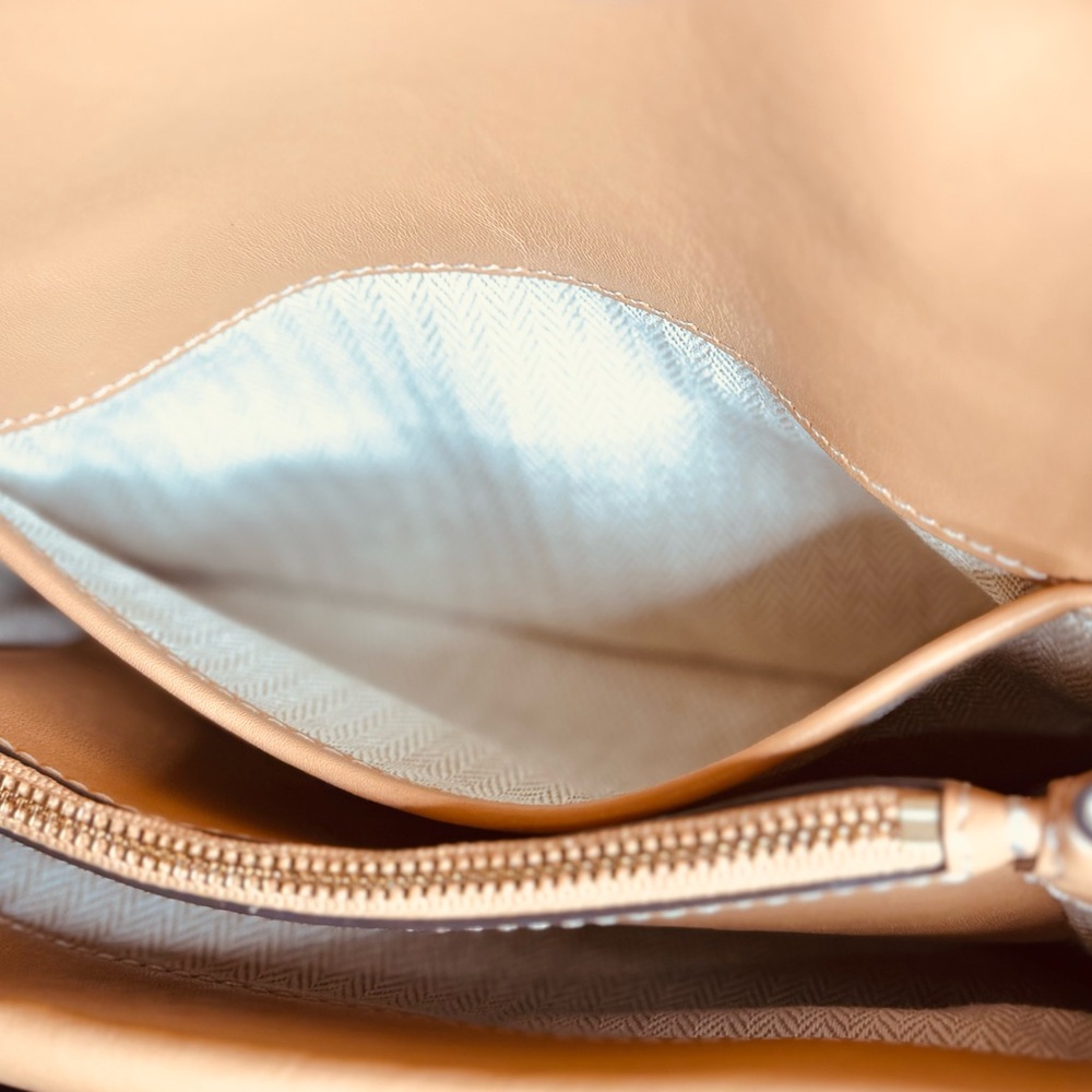 Tory Burch Tan and Cream Crossbody Bag - Picture 8 of 8